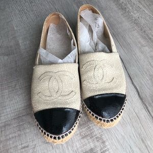 Chanel Pebbled Leather CC Logo Espadrilles Sz 38